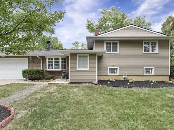 5591 Meadow Ln, Bedford Heights, OH 44146