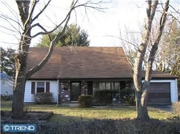 5 Endwell Ct, Willingboro, NJ 08046