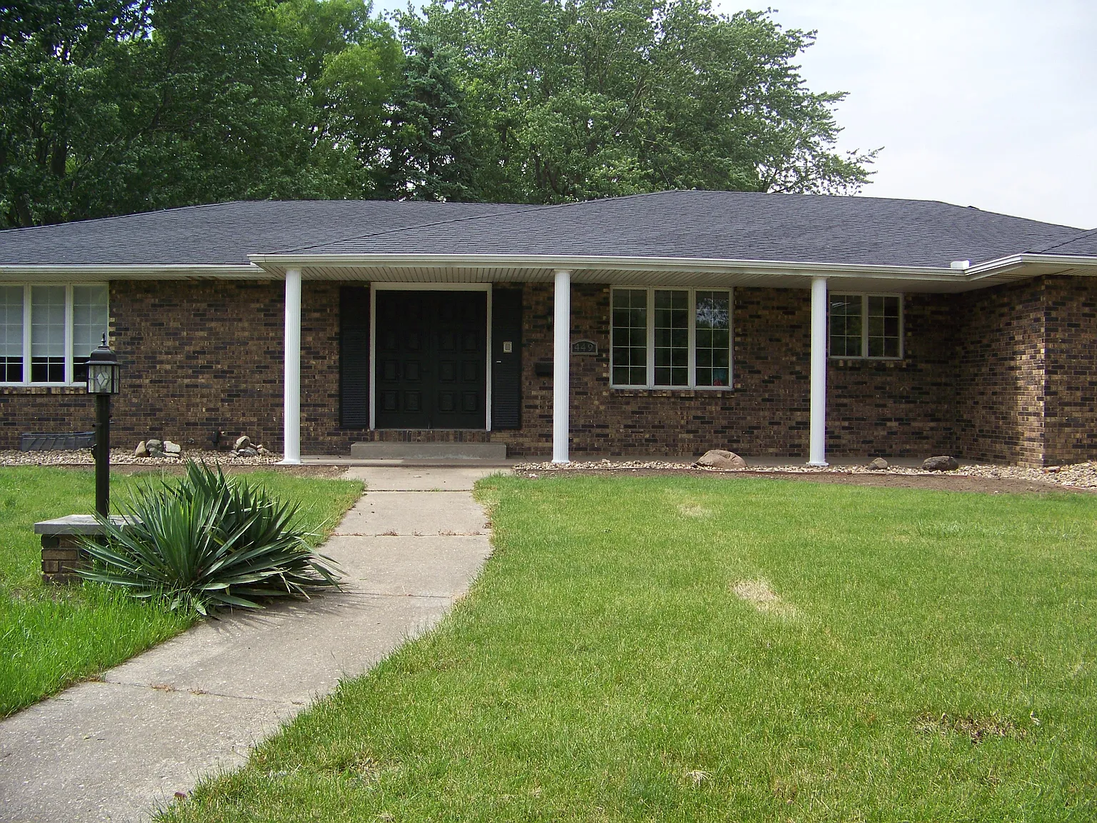 412 N Forest Ave photo 1