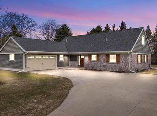2658 Northwoods Ln, Port Washington, WI 53074