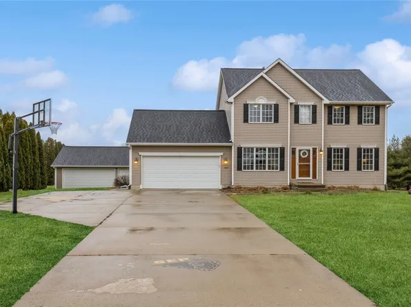 400 NE 72nd St, Pleasant Hill, IA 50327