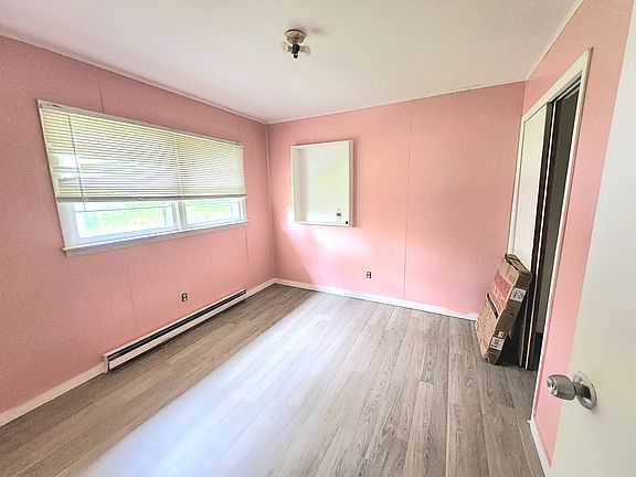 4th image of 305 Cold Spring Rd