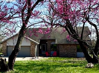 910 E 420th Rd, Bolivar, MO 65613