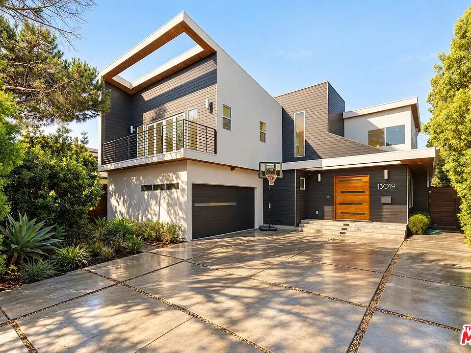 13019 Warren Ave