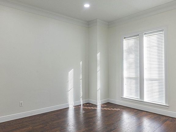 3rd image of 6110 Barrington Ave