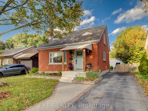 36 Crestwood Ave, Kitchener, ON N2H 4K7