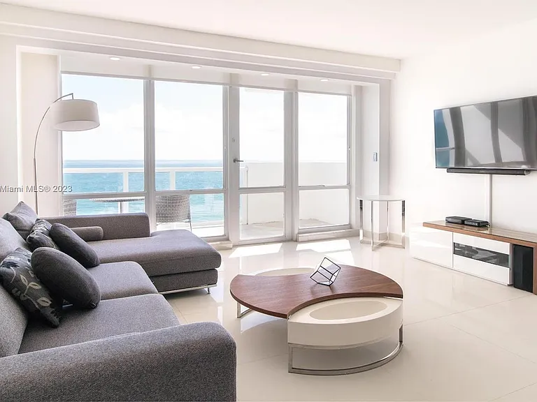 5601 Collins Ave #1405 — Photo 11