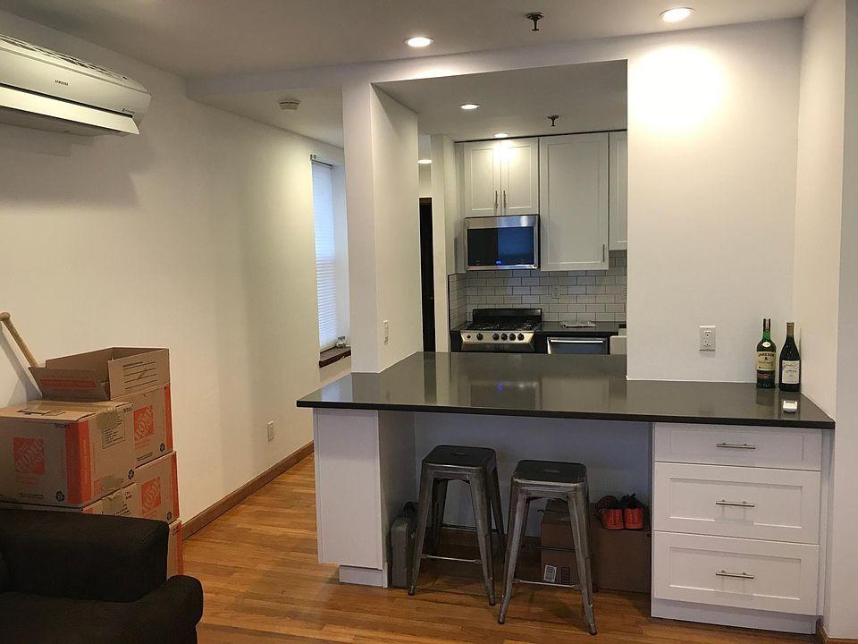 Breakfast Bar/Storage