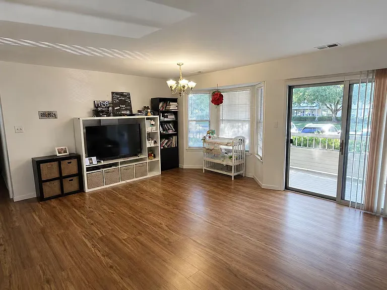 103 Claridge Ct #4 — Photo 2