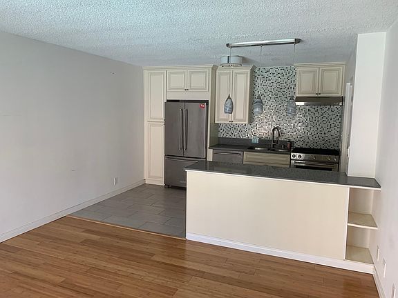 4th image of 915 Ocean Ave #107