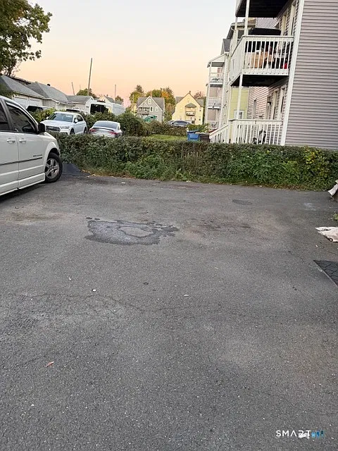 3 bed, 1.0 bath, 3809 sqft, $1,800 — Photo 3