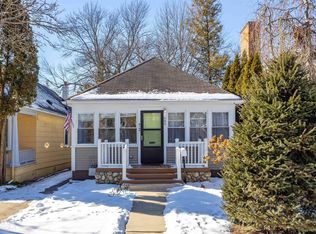 589 Neff Rd, Grosse Pointe, MI 48230