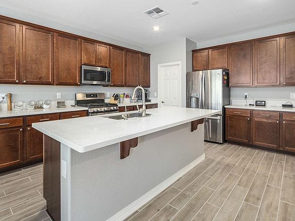 5th image of 394 E Ocean View Dr