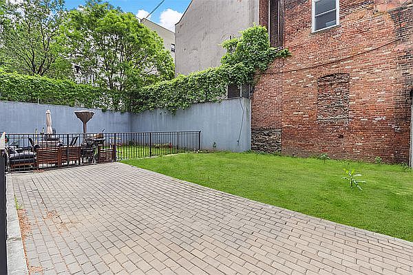 1st image of 2253 3rd Ave #1A