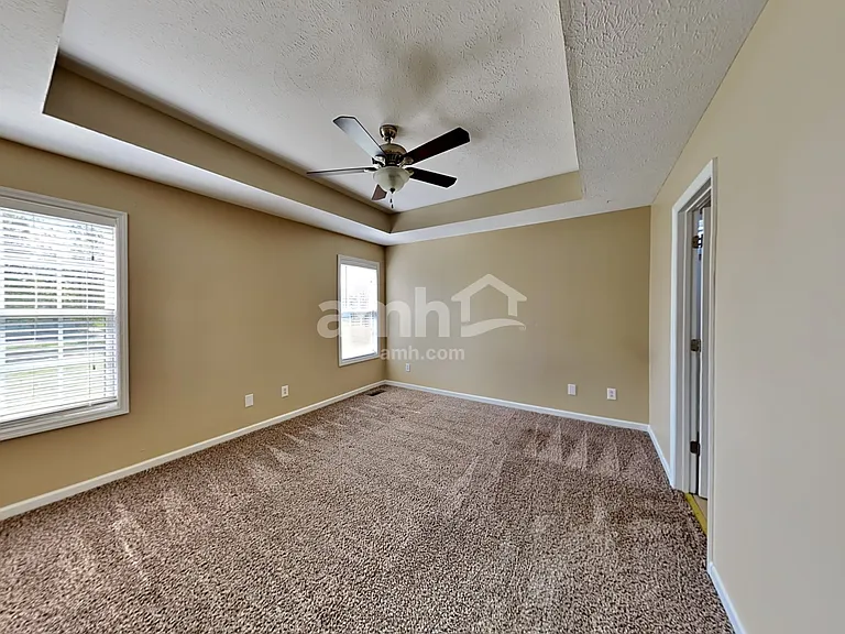 115 Crenshaw Dr — Photo 10