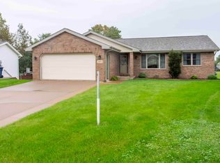 1852 Dallas Ct, Dubuque, IA 52002