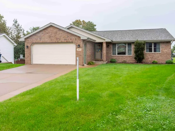 1852 Dallas Ct, Dubuque, IA 52002