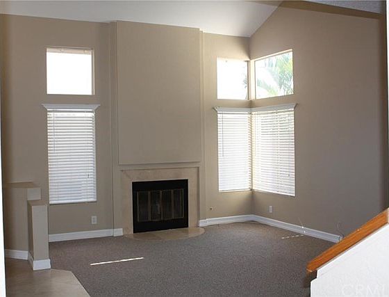 Travertine entry, voluminous ceilings, light and bright livi