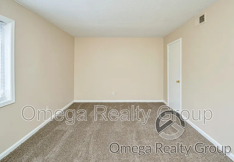 Camelot Apartments — Photo 57