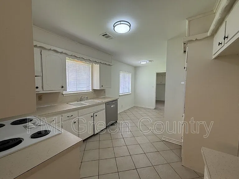 8174 E 31st Pl — Photo 8