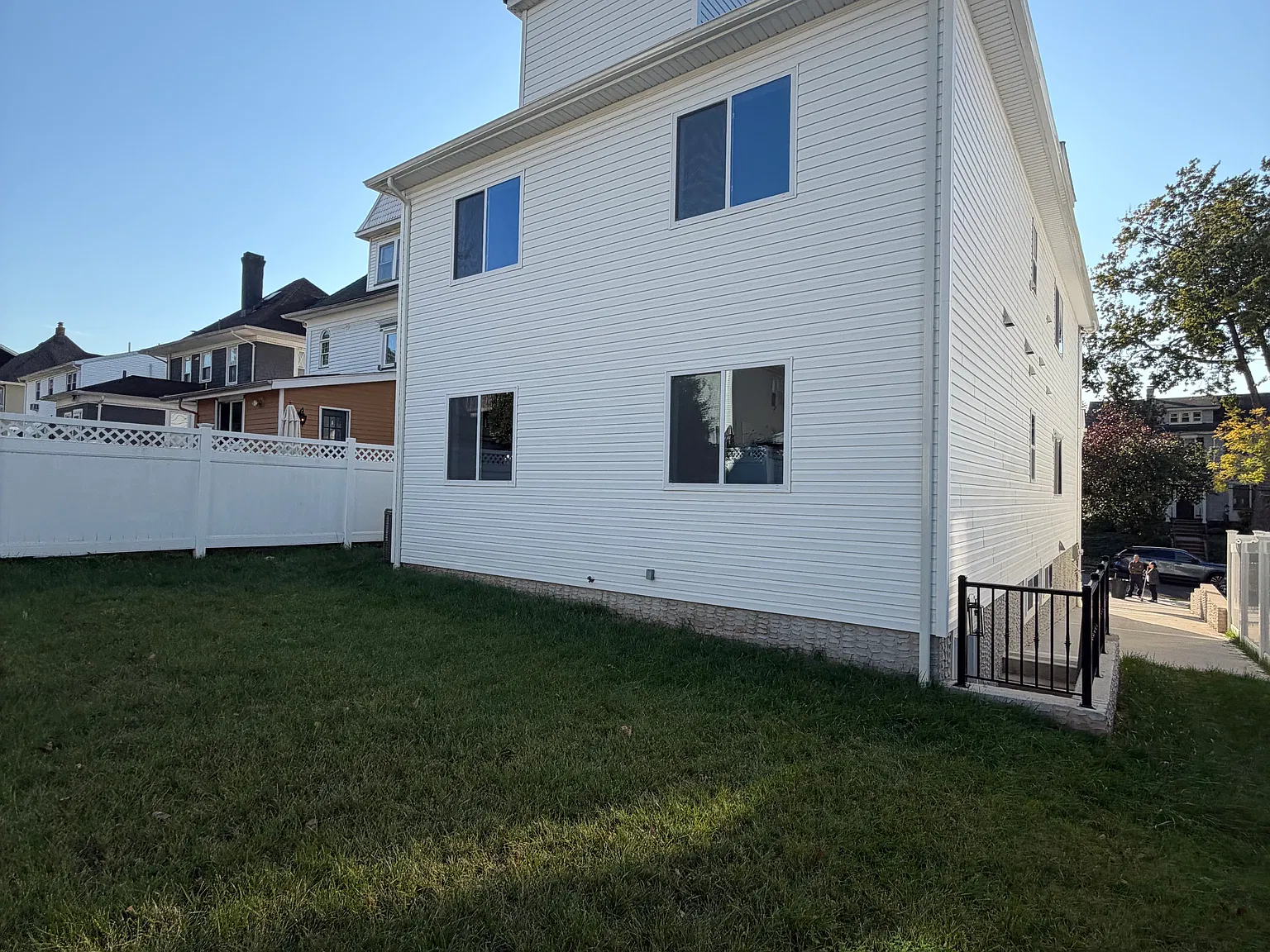 3 bed, 1458 sqft, $3,000 — Photo 2
