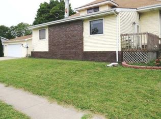 867 S Locust St, Pontiac, IL 61764