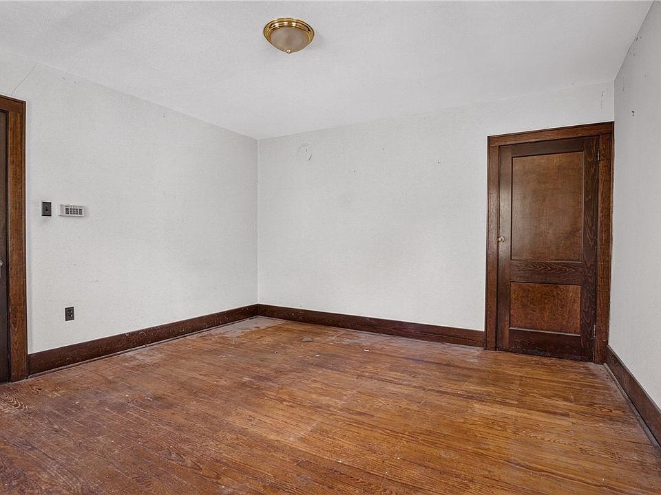 28th image of 121 Kittanning St