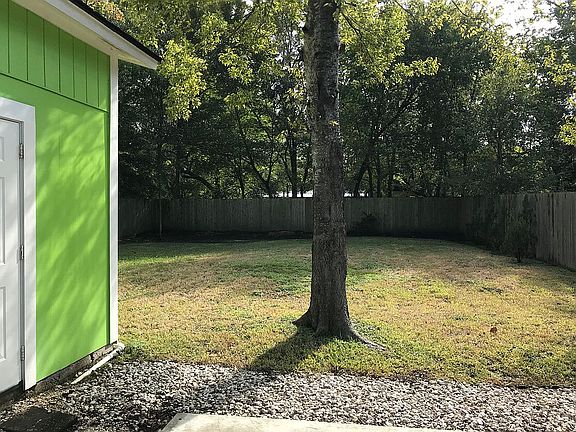 4th image of 2502 Primrose Dr