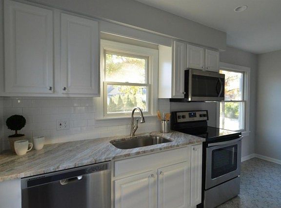 5th image of 571 E Royal Forest Blvd