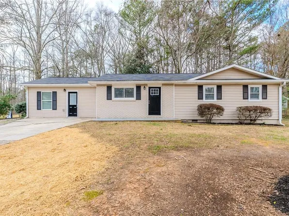 8673 Chestnut Ln, Lithia Springs, GA 30122
