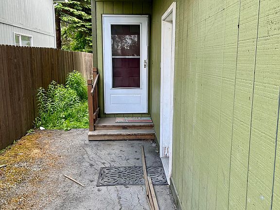 3rd image of 1325 Airport Heights Dr