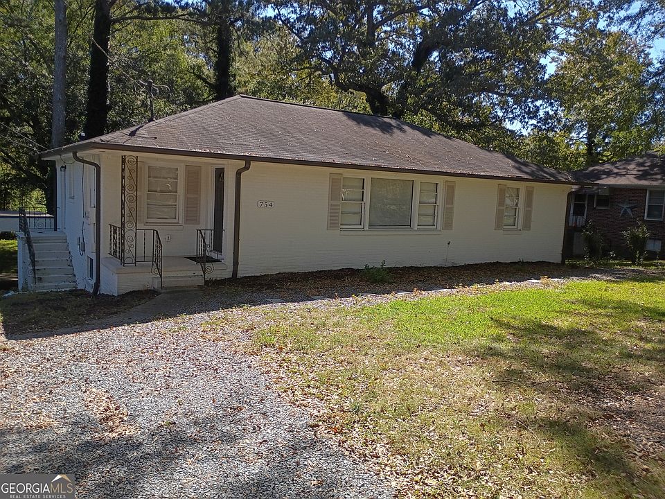 1st image of 754 Pinehill Dr SE