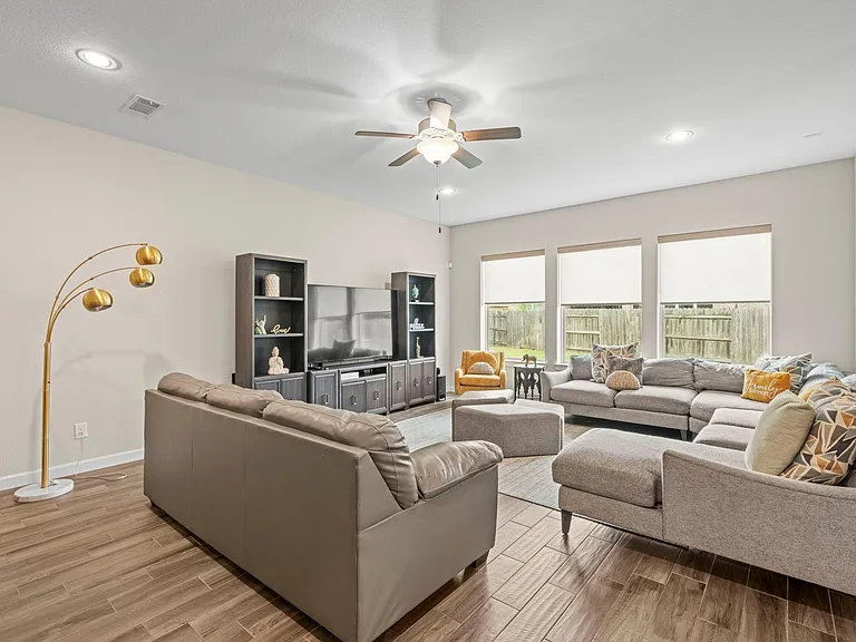6811 Andorra Cove Cir — Photo 8