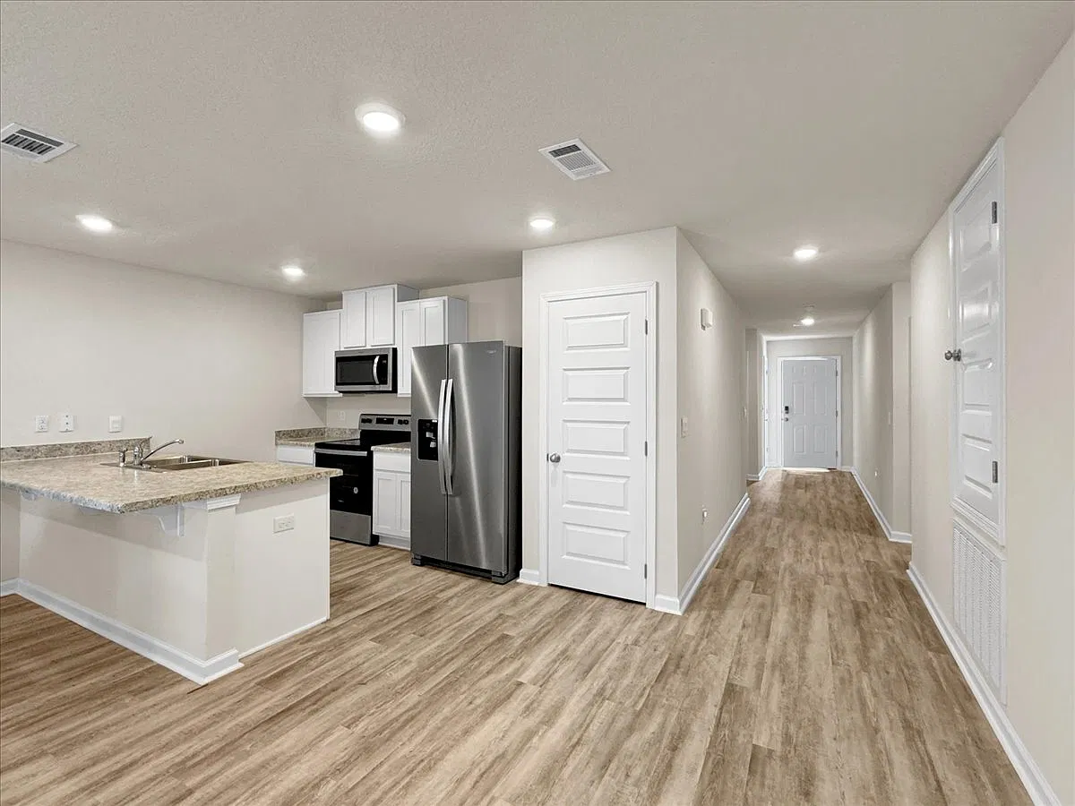 4 bed, 2.0 bath, 1417 sqft, $1,800 — Photo 4