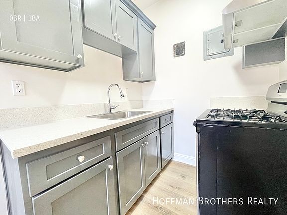 3rd image of 516 N Harvard Blvd #105