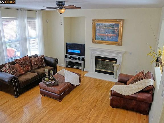4th image of 136 Kensington Cir