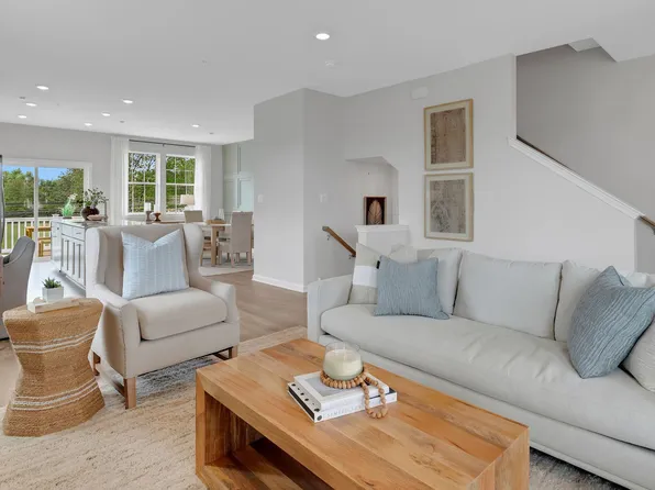 119 Bell Ct, Sellersville, PA 18960