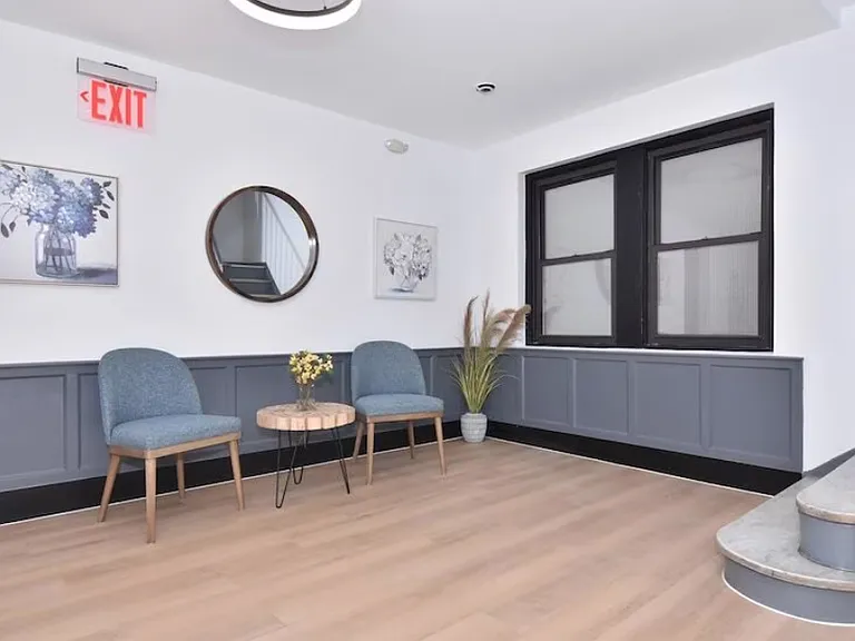 4407 W 4th St — Photo 1