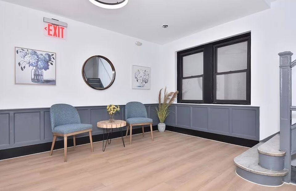 1st image of 4407 W 4th St
