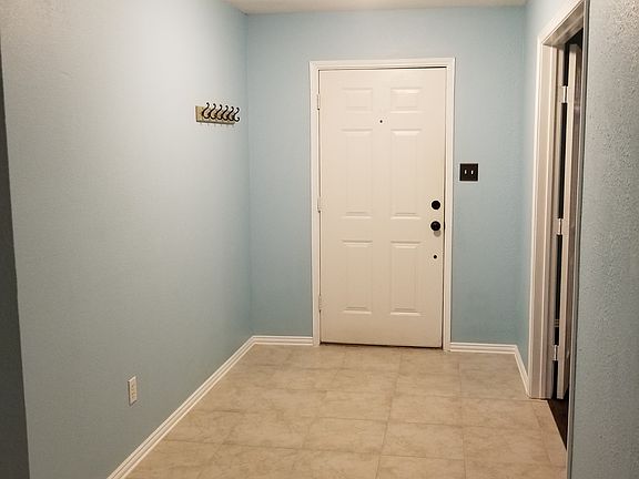 4th image of 1001 Triple Crown Dr