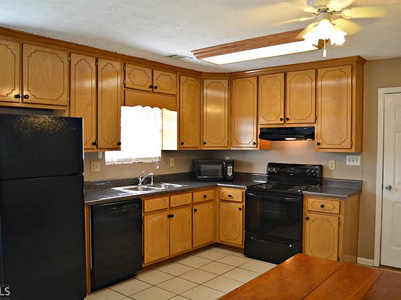 4th image of 90 Turner Dr