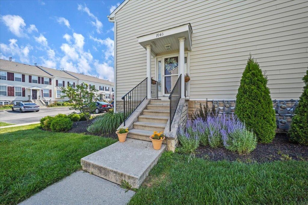 7043 Monarchos Dr #13, New Albany, OH - View 2