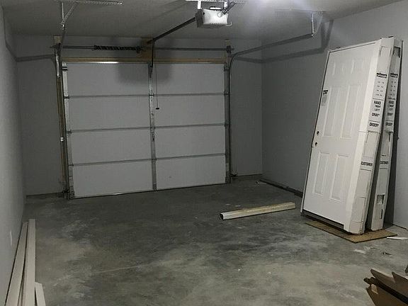 5th image of 211 Wild Rose Ln APT A