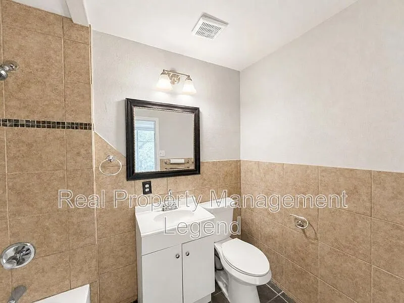 5 bed, 3.0 bath, $2,000 — Photo 3