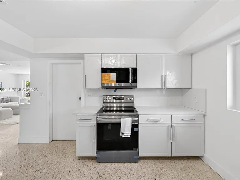 1619 Hollywood Blvd — Photo 11