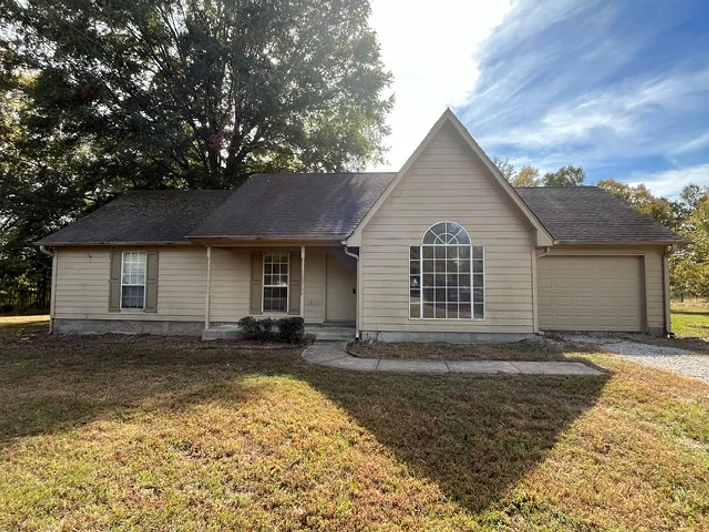 Renovated 3 Bedroom 2 Bath Home with 1 Car Garage! — Photo 2