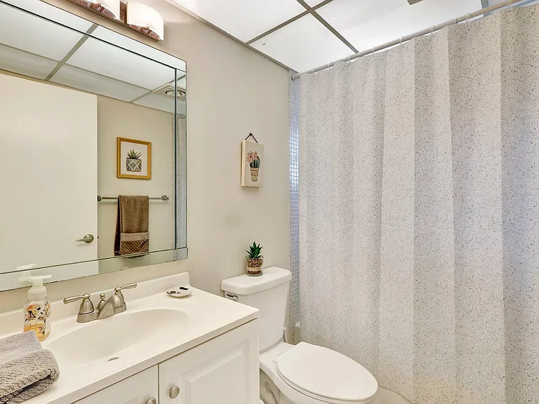 825 E Normandy Trl #R — Photo 11