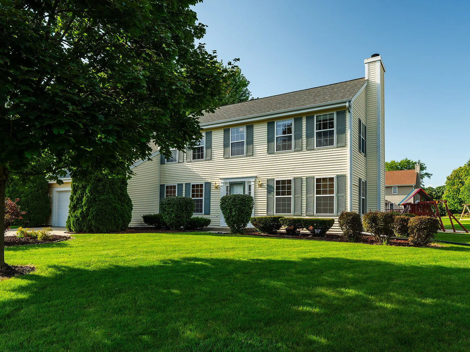 3 bed, 2.5 bath, 2600 sqft, $3,100 — Photo 1