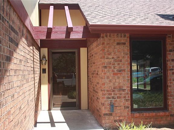 2nd image of 301 E Platt Dr