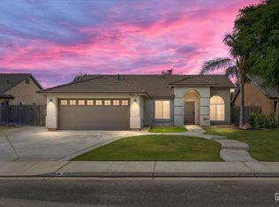 10813 Howell Mountain Dr, Bakersfield, CA 93312